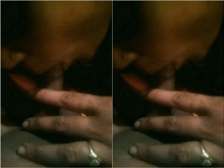 Desi Bhabhi Give Handjob