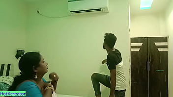 Indian hot Cheating wife hot hardcore sex with clear Hindi audio